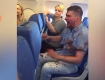 Россиянин устроил кровавый дебош в самолете