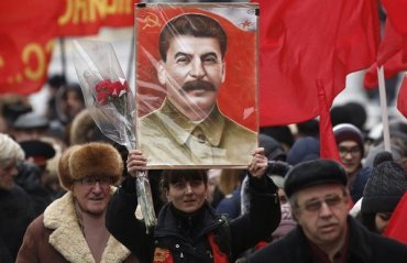 Более половины россиян согласны на установку памятных знаков Сталину