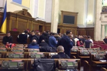 Рада отменила скандальную поправку ​в законе об Антикоррупционном суде