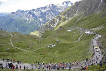 Протестующие фермеры сорвали этап «Тур де Франс»