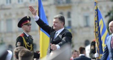 На отмену военного парада отреагировал Порошенко