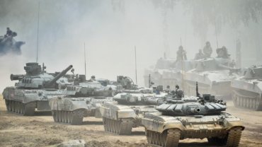 На территории ДНР заметили огромное количество танков и артиллерии боевиков