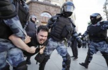 Евросоюз осудил массовые задержания в Москве