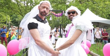 В Черногории разрешили гей-свадьбы