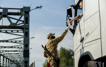 Украинцам запретили въезд в Венгрию