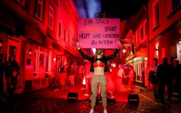 В Гамбурге проститутки устроили акцию протеста, требуя открытия борделей