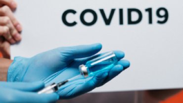 В США первая вакцина против COVID-19 успешно прошла испытания