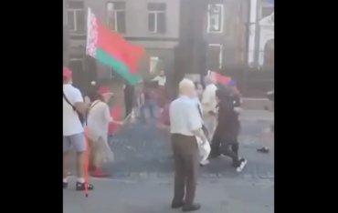Посольство Беларуси заявило о нападении радикалов в Киеве