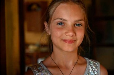 Президент наградил 12-летнюю украинку, которая спасла детей во время наводнения