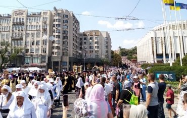 Крестный ход в Киеве собрал 350 тысяч паломников