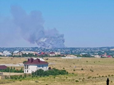 В районе Чернобаевки взрывы: поднялся огромный столб дыма