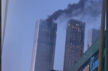 В центре Москвы масштабно горит небоскреб Сapital Тowers. Видео