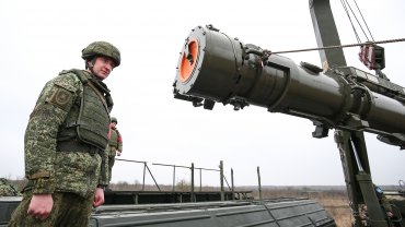 Китай в обхід санкцій постачає Росії компоненти для виробництва зброї – WSJ