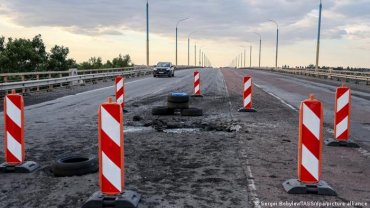 Антонівський міст непридатний для перекидання техніки: окупанти шукають у Криму ремонтників