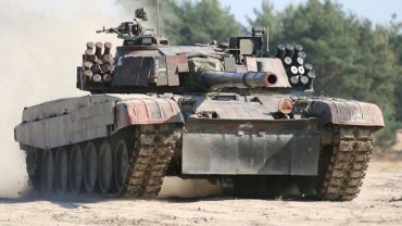 Українські військові отримали від Польщі танки PT-91 Twardy: що це за зброя