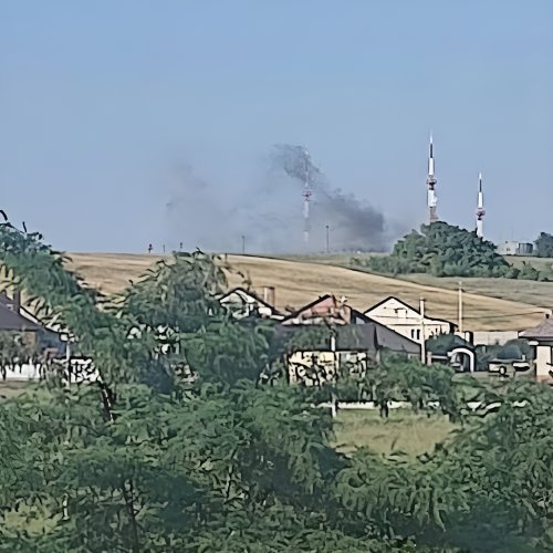 Девять дронов атаковали нефтехранилище под Белгородом: в небе столб дыма
