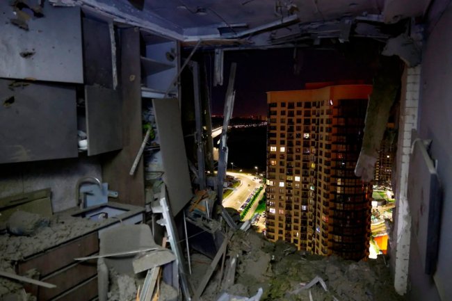 Росіяни вночі атакували Київ “Шахедами”: є постраждалі та руйнування