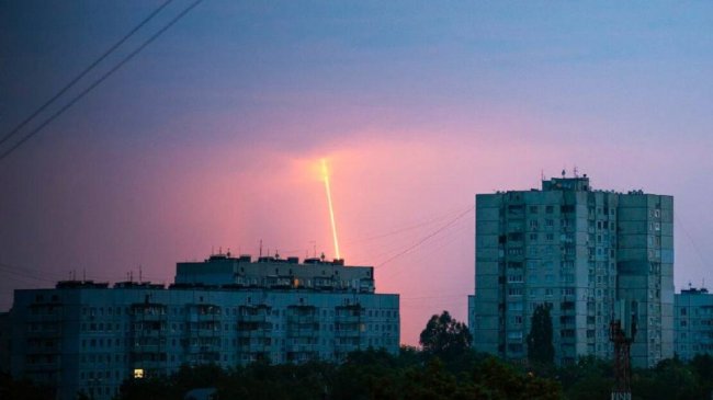 Россияне ударили ракетами по центру Харькова