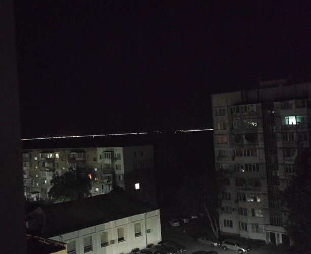 На Крымском мосту остановлено движение: сообщают о взрывах