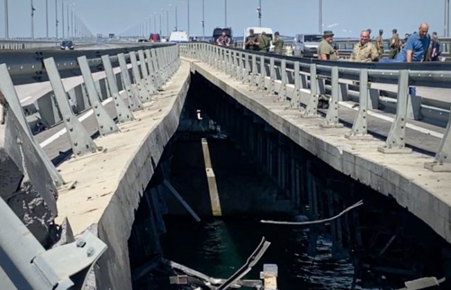 Россия построит временный мост рядом с поврежденной частью Крымского