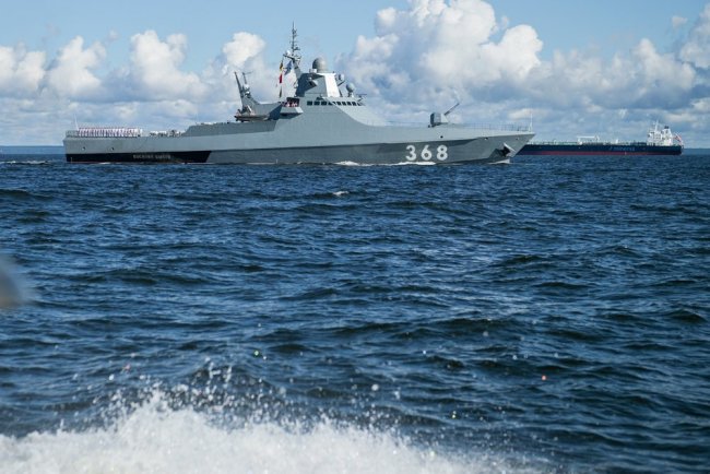 Росіяни заявили про атаку українських морських безпілотників на військовий корабель