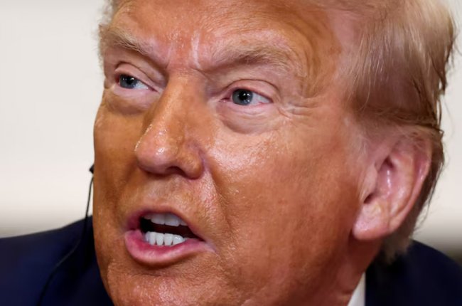 Трамп вперше за президентськими повноваженнями відправить зброю Україні