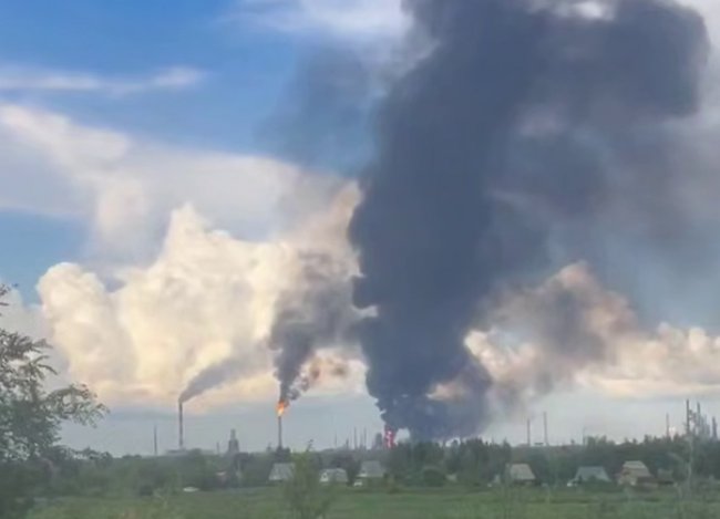 Останній з топ-10: Україна уразила останній недоторканий гігант російської нафтопереробки
