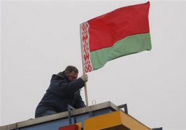 Половина белорусов хочет покинуть страну из-за низких зарплат