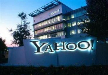 Новый глава Yahoo пересматривает планы сокращения работников и распределение капитала