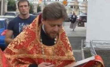 Священник, крестивший дочь Киркорова, устроил аварию на спорткаре с дипномерами
