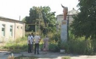 В Бердичеве изуродовали памятник Ленину
