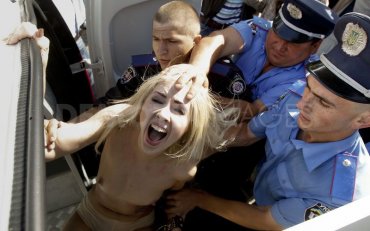 Три активистки FEMEN сбежали из Украины, опасаясь за свою жизнь