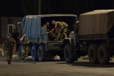 Задержанных в России украинских офицеров отправили домой