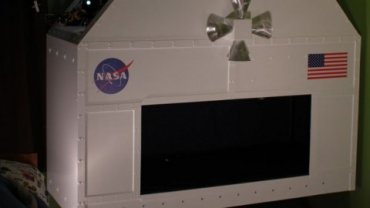 Житель США построил свои детям космический симулятор