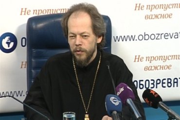В УПЦ МП заявили, что священники, взявшие в руки оружие, будут лишены сана