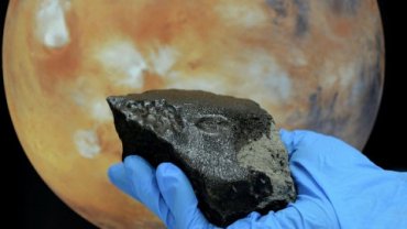 Загадочную структуру обнаружили внутри марсианского метеорита