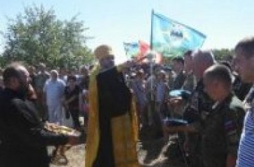 Священник УПЦ МП освятил памятник защитникам «Луганской республики»