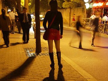 Глава киевской милиции хочет узаконить проституцию