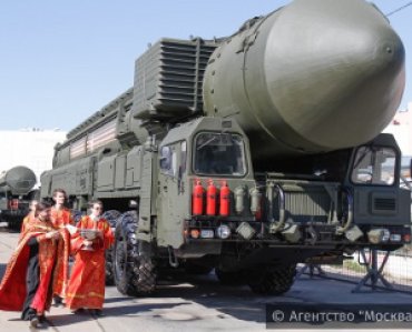 Из-за вмешательства церкви Россия осталась с ядерным оружием