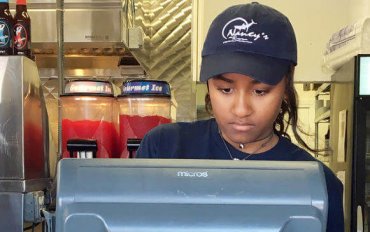 Дочь Барака Обамы устроилась на работу в ресторан