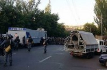 Все захватчики здания полиции в Ереване арестованы