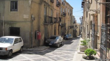 Муниципалитет города на Сицилии распущен за связи с мафией