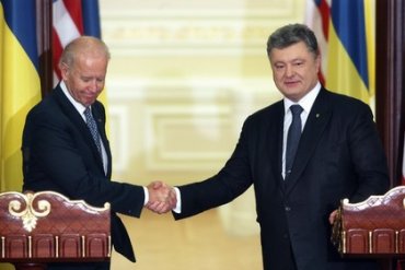 Байден призвал Порошенко и Путина не допустить обострения конфликта