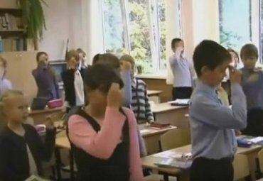 В Рязанской школе детей на уроках заставляют молиться и креститься