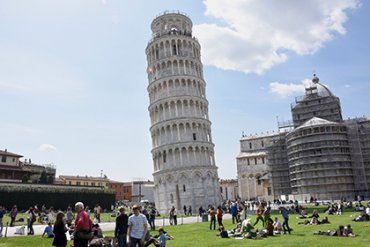 Итальянцы протестуют против строительства мечети возле Пизанской башни