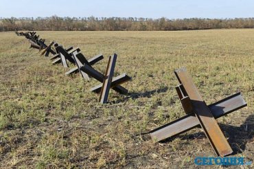 Украина установит на границе с Крымом противотанковые ежи