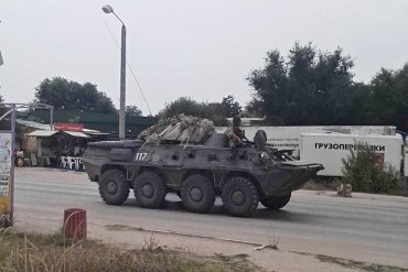 В Крым продолжает прибывать военная техника из России