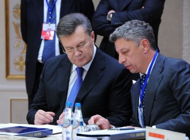 Бывшие соратники отреклись от Януковича