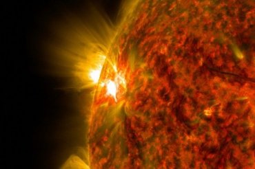 В Сети появились кадры «дозаправки» НЛО плазмой от Солнца