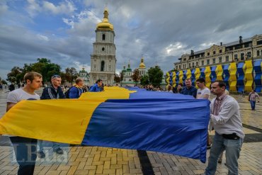 В Киеве развернули самый большой Украины